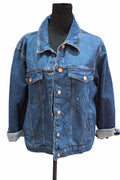 Jachetă denim albastră unisex, mărime XL, cu închidere prin capse metalice și buzunare frontale