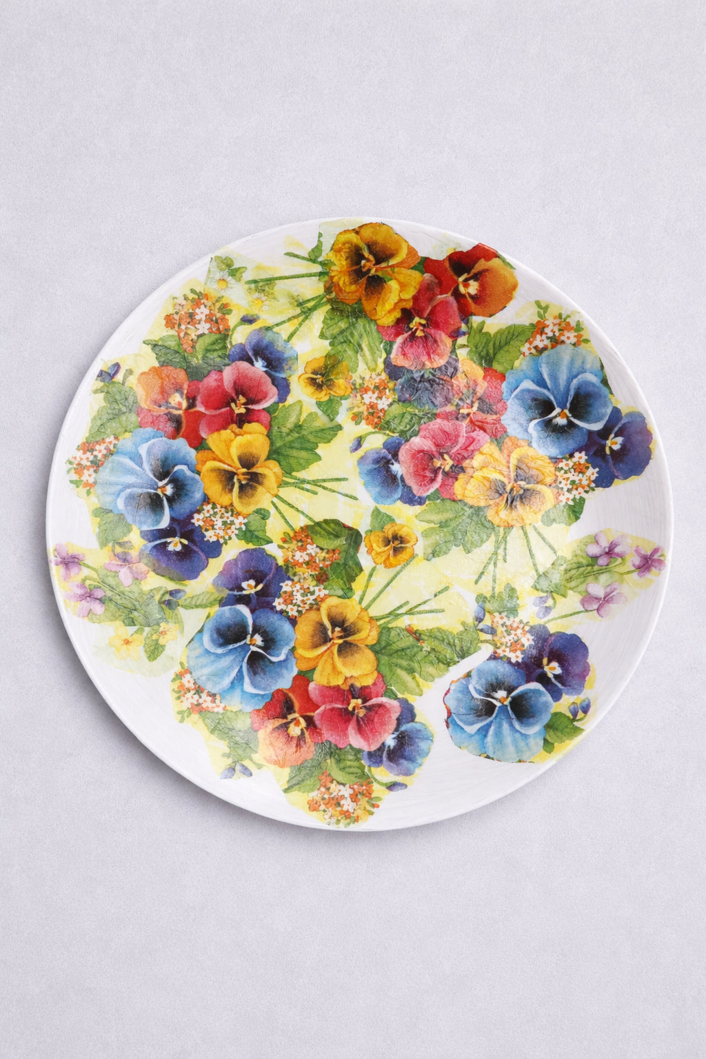 Farfurie decorativă cu motive florale tradiționale H000442