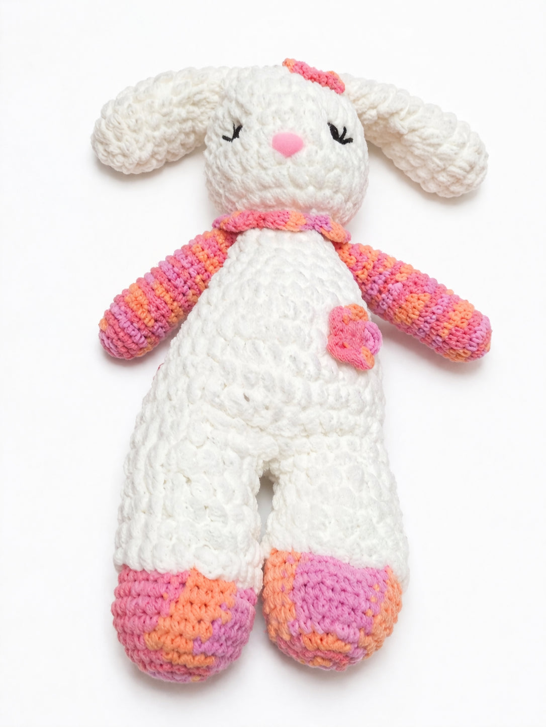 Iepuraș Croșetat Alb Roz – Jucărie Handmade cu Detalii Brodate