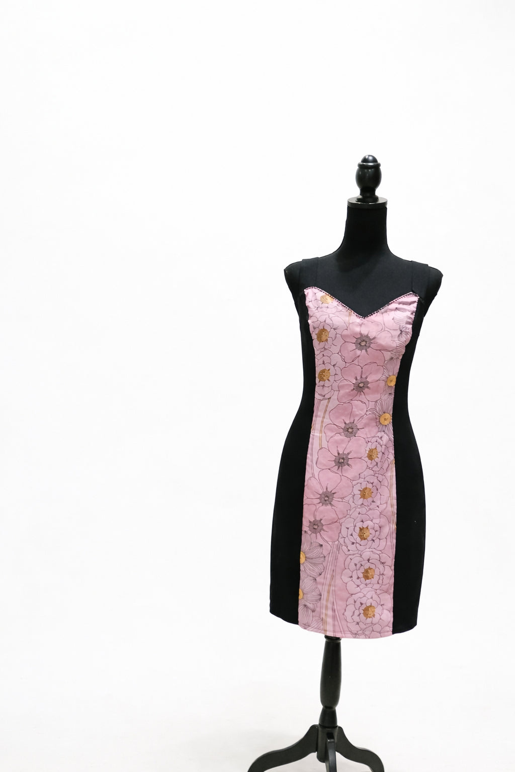 Rochie neagră cu inserție florală roz mărime M