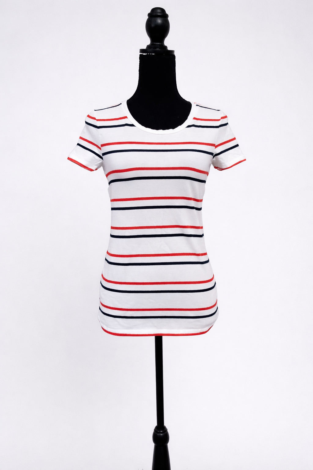 Tricou damă alb cu dungi roșii și bleumarin, mărime XS