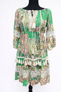 Rochie boho pentru femei, mărime S/M, cu imprimeu patchwork în nuanțe de verde, crem și accente roz