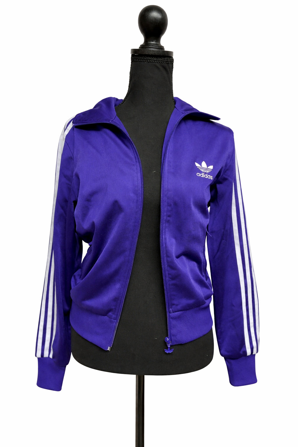 Jachetă sport Adidas mov, mărime S, cu fermoar integral și guler tip tunică