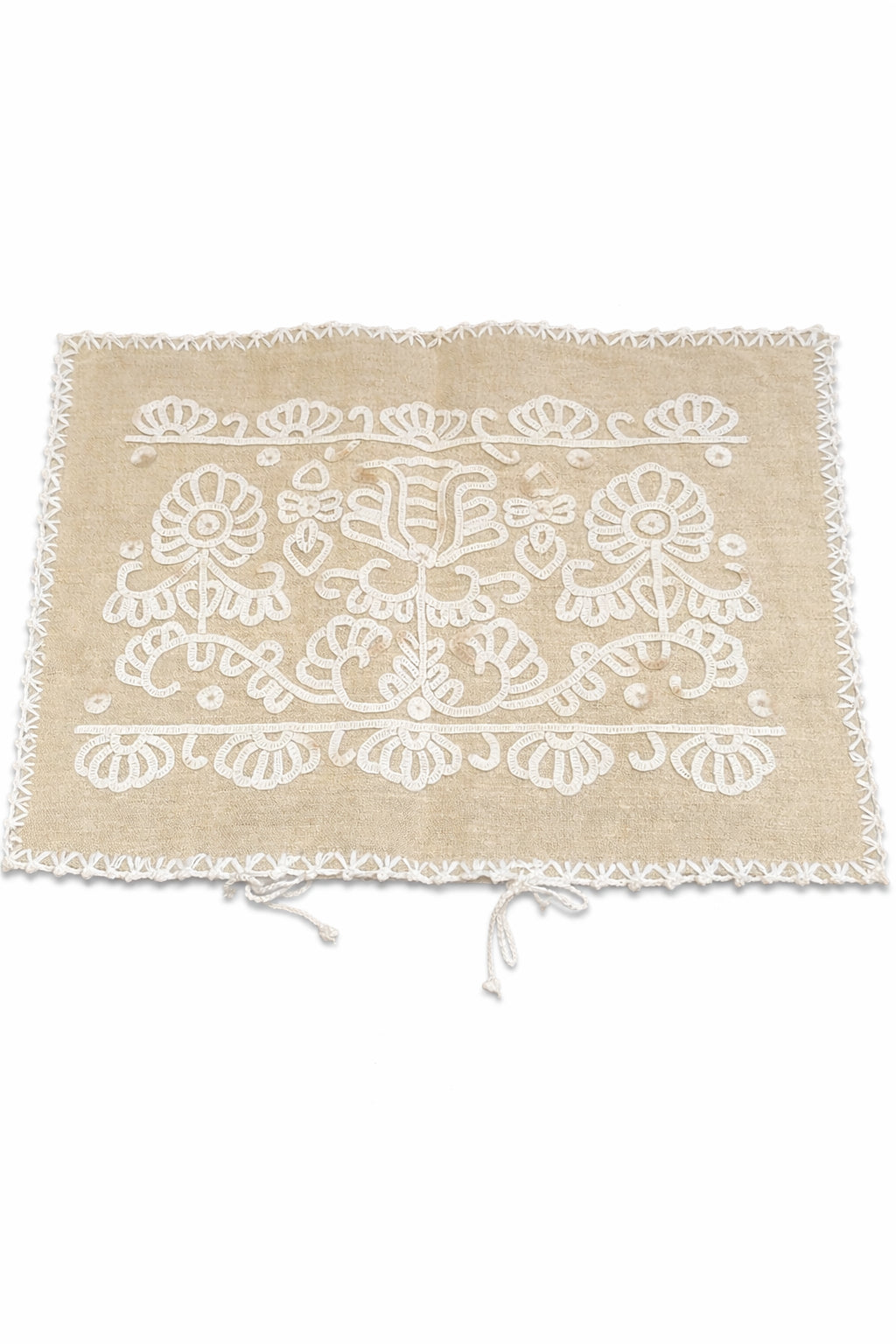 Față de Pernă Mileu din In Bej – Broderie Florală Croșetată Manual 52x39
