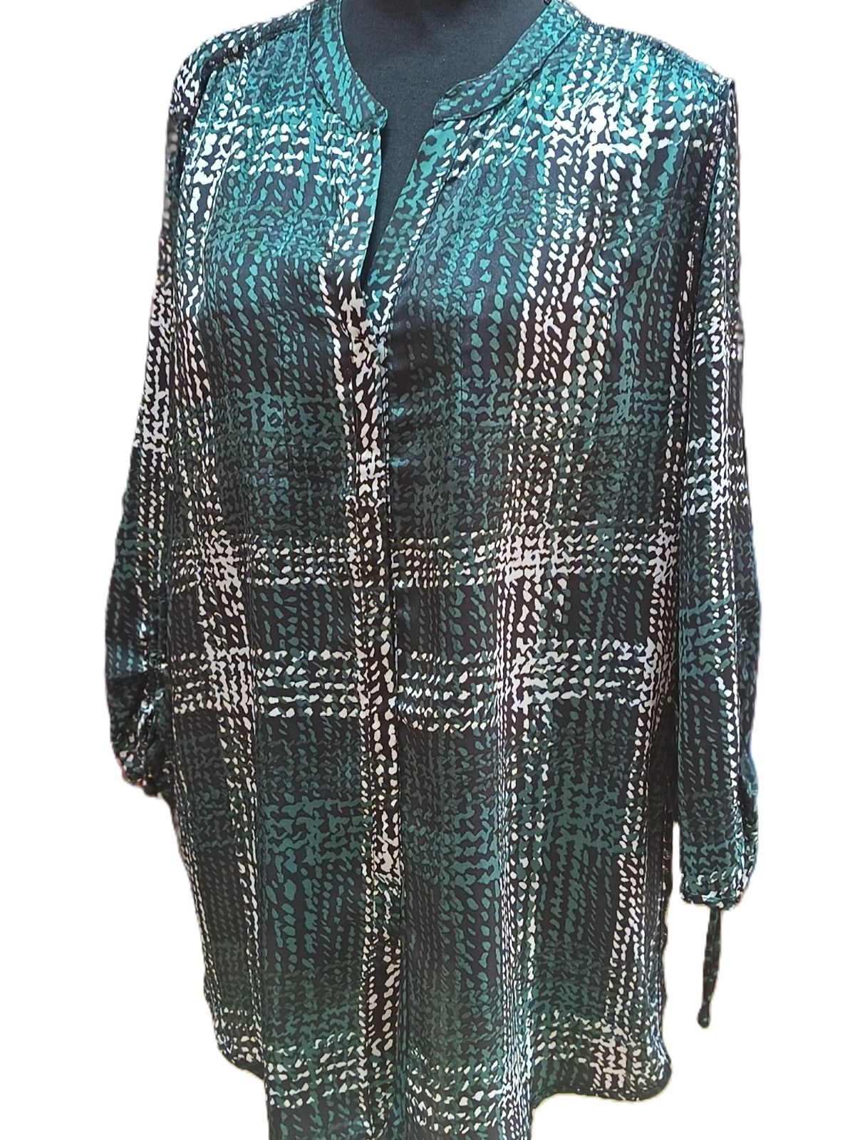 Bluză Cocomo, damă verde cu imprimeu abstract, L, realizată din material ușor și fluid. S001292
