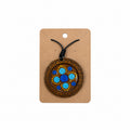 Medalion lanț handmade din lemn gravat și pictat