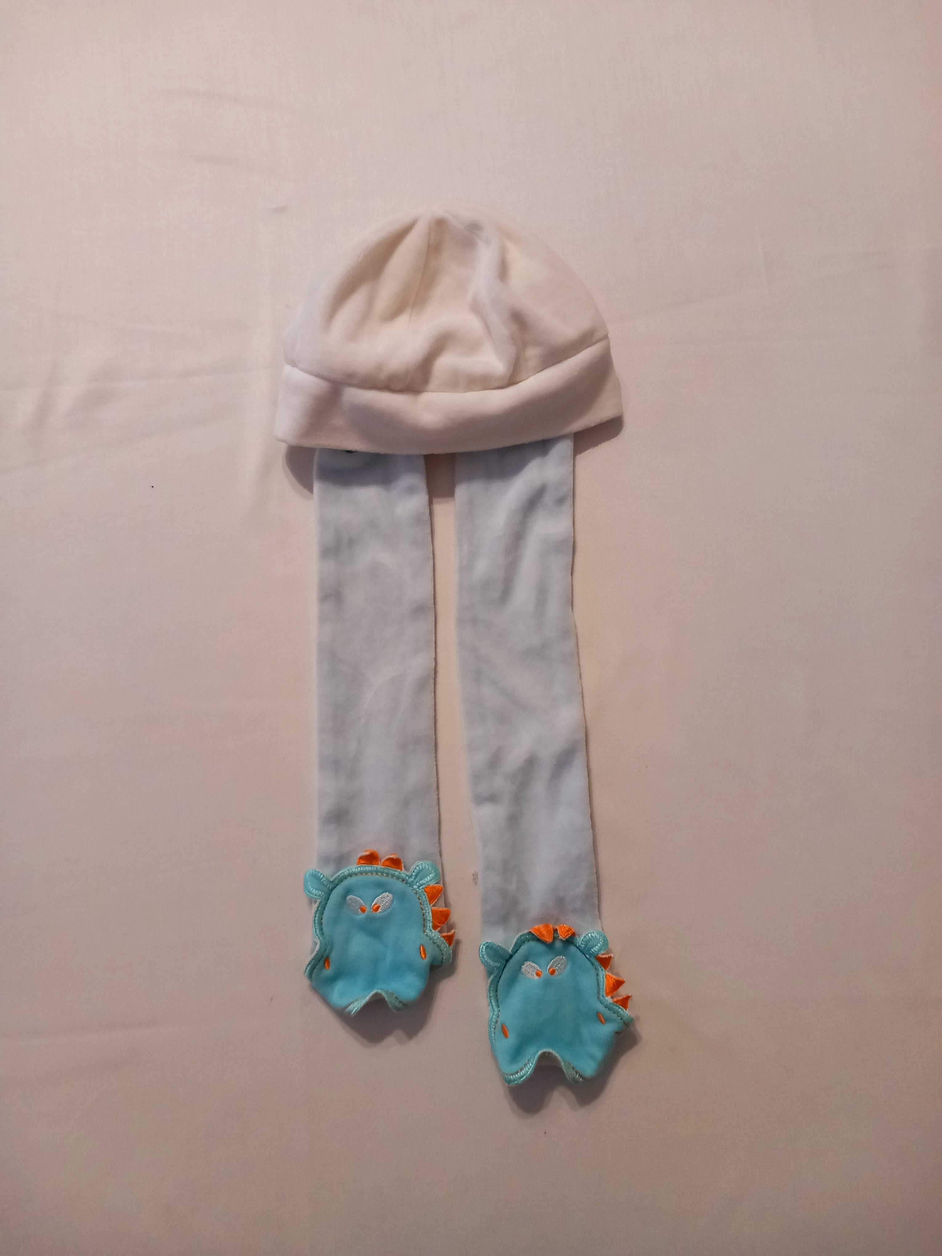 Căciulă cu fular integrat pentru copii